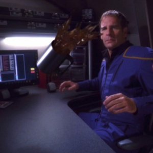 Scott Bakula è il Capitano Archer nella serie tv Enetrprise, episodio: L'anomalia