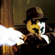 Jackie Earle Haley nei panni di Rorschach in una scena di Watchmen