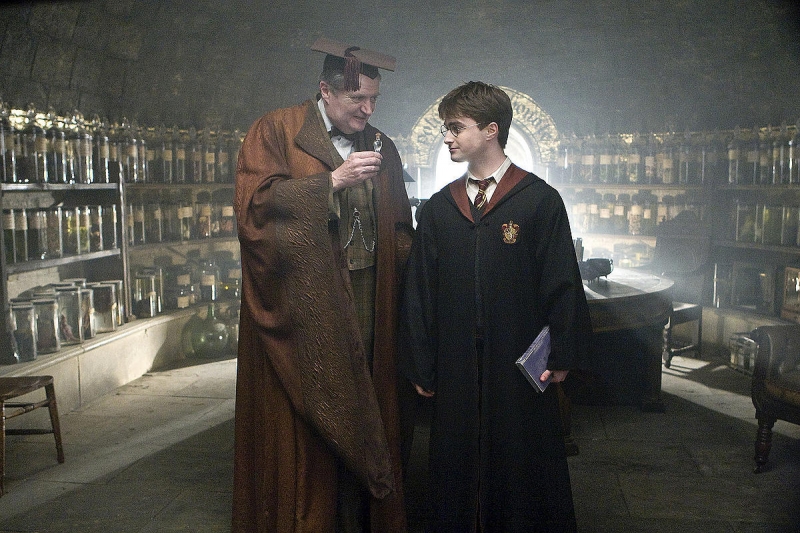 Jim Broadbent E Daniel Radcliffe In Una Scena Del Film Harry Potter E Il Principe Mezzosangue 83109