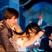 Zac Efron e Vanessa Anne Hudgens in una scena del film High School Musical 3: Senior Year
