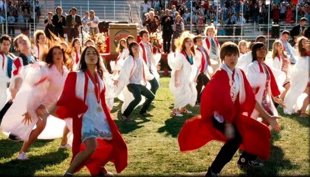 Vanessa Anne Hudgens E Zac Efron In Una Scena Di High School Musical 3 Senior Year 83208