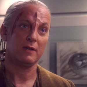 Conor O'Farell nel ruolo del leader religioso D'Jamat nell'episodio 'Il dominio prescelto' della serie tv Enterprise