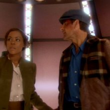 Golden Brooks è Alicia Travers, mentre Scott Bakula veste i panni del Capitano Archer nella serie tv Enterprise, episodio: Nuovo fronte temporale - prima parte