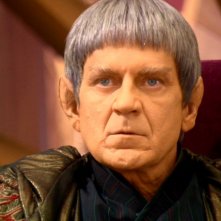 Robert Foxworth nei panni di V'Las, il capo dell'Alto Consiglio Vulcaniano nella serie tv Enterprise, episodio: Risvegli
