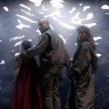 Teal'c, interpretato da Christopher Judge, accompagna la sua famiglia attraverso lo Stargate nell'episodio 'La vendetta' della serie Stargate SG-1