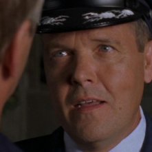 Tom McBeath nei panni del Colonnello Maybourne, un uomo privo di scrupoli, nella serie tv Stargate SG-1, episodio: Pietra di paragone