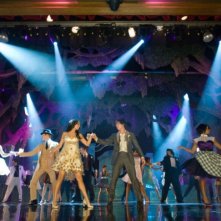 Ashley Tisdale, Olesya Rulin, Lucas Grabeel, Vanessa Anne Hudgens, Zac Efron, Monique Coleman e Corbin Bleu in una scena di High School Musica 3: Senior Year