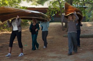 Bette Midler e Meg Ryan in una scena del film The Women