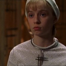 Brittney Irvin nel ruolo della giovane scienziata Merrin nell'episodio 'Curva di apprendimento' della serie Stargate SG-1