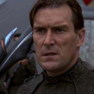 Daryl Shuttleworth nel ruolo del Comandante Rigar, un uomo implacabile, in una scena dell'episodio 'Nuova terra'  della serie tv Stargate SG-1