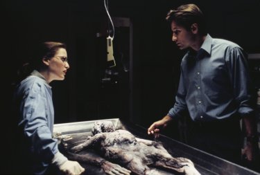 David Duchovny e Gillian Anderson nel pilot di X-Files