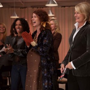 Jada Pinkett Smith, Debra Messing e Candice Bergen in una scena del film The Women