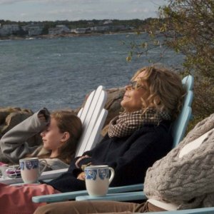 Jordan Schechter, Meg Ryan e Candice Bergen in una scena del film The Women