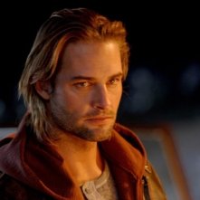 Josh Holloway in una scena di Whisper - Il respiro del diavolo