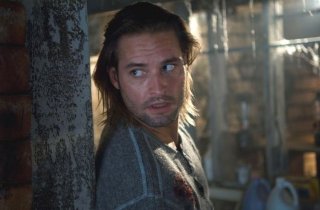 Josh Holloway in una sequenza di Whisper - Il respiro del diavolo