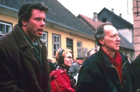 Jouko Ahola e il regista Werner Herzog sul set del film Invincibile