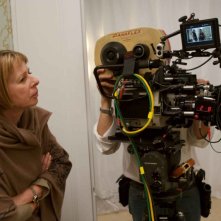 La regista Diane English sul set del film The Women