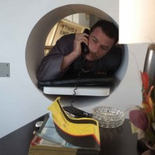 Liev Schreiber in una sequenza del film The Ten