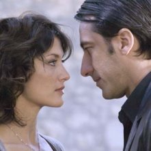 Chiara Conti e Michele De Virgilio in una sequenza del film La canarina assassinata