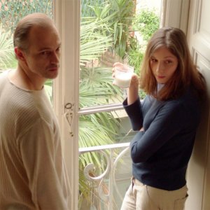 Fabrizio Rizzolo in una scena del film Tagliare le parti in grigio.