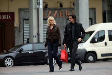 Emmanuelle Seigner e Adrien Brody in una scena del film Giallo