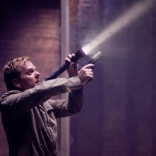 Kiefer Sutherland in una scena del film Riflessi di paura