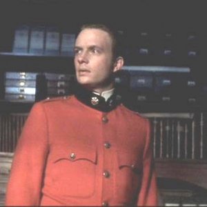 Rupert Penry-Jones in una scena del film Le quattro piume