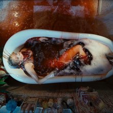 Una scena splatter del film Riflessi di paura