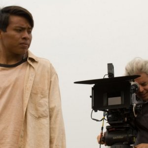 Abrisio da Silva Pedro e il regista Marco Bechis sul set del film La terra degli uomini rossi - Birdwatchers