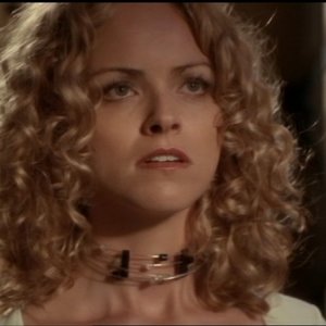 Anna-Louise Plowman è la dottoressa Sarah Gardner, posseduta dal Goa'uld Osiris nella serie tv 'Stargate SG-1', episodio: Summit