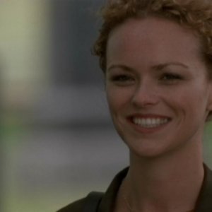 Anna-Louise Plowman nel ruolo della Dottoressa Sarah Gardner, un'ex fiamma di Daniel Jackson nella serie tv Stargate SG-1