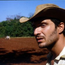 Claudio Santamaria in una scena del film La terra degli uomini rossi - Birdwatchers