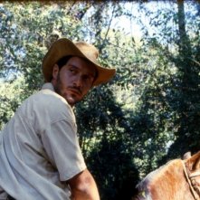 Claudio Santamaria in una sequenza del film La terra degli uomini rossi - Birdwatchers