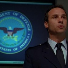 Colin Cunningham è il Maggiore Paul David, l'ufficiale di collegamento con il Pentagono nella serie Stargate SG-1, episodio: Liberazione