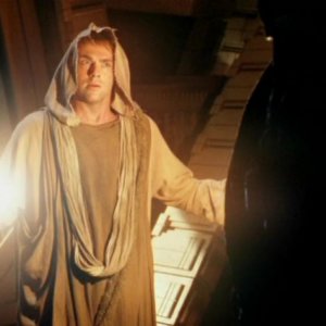 Daniel Jackson, ritratto da Michael Shanks, si prepara ad affrontare Anubis nell'episodio 'Il cerchio completo' della serie Stargate SG-1