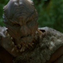 Dion Johnstone interpreta Chaka, un giovane Unas che rapisce il Dott. Jackson durante una spedizione archeologica nell'episodio ' I primi' della serie Stargate SG-1