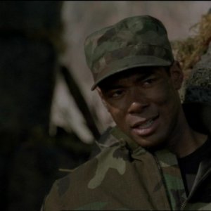 Dion Johnstone nel ruolo del Tenente Tyler, il 'nuovo' membro dell'SG-1 nell'episodio 'Il quinto uomo' della serie Stargate SG-1
