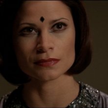 Jacqueline Samuda interpreta Nirrti, un Goa'uld specializzato in esperimenti genetici nella serie tv Stargate SG-1, episodio: Fuoco della mente