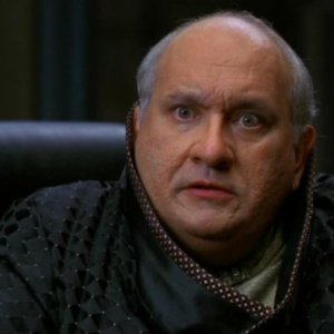Jay Brazeau nei panni di Harlan, il creatore dei duplicati metallici dell'SG-1 nella serie Stargate SG-1, episodio: Doppio rischio