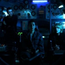 Michael Shanks, Amanda Tapping e Marina Sirtis, qui nel ruolo della scienziata russa Svetlana Markov, a bordo di un minisommergibile nell'episodio 'Watergate' della serie tv Stargate SG-1
