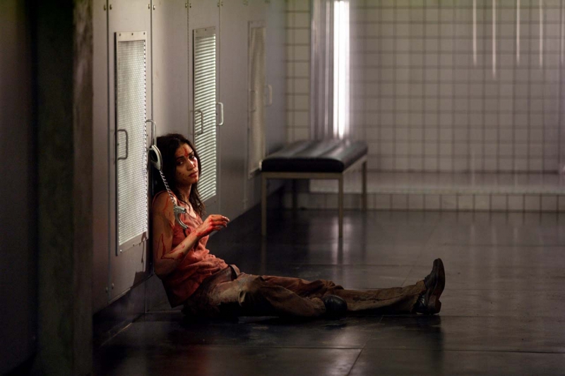 Morjana Alaoui in una scena del film Martyrs