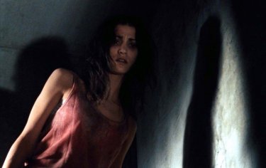 Morjana Alaoui in una sequenza dell'horror Martyrs