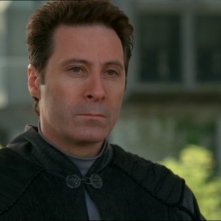 Narim, interpretato da Garwin Sanford, mette in allarme l'SG-1 su un pericolo che incombe sulla Terra nell'episodio 'Tra due fuochi' della serie Stargate SG-1