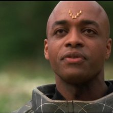 Rick Worthy interpreta K'tano un carismatico Jaffa che si pone alla guida dei ribelli nell'episodio 'Il guerriero' della serie Stargate SG-1