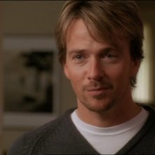 Sean Patrick Flanery nel ruolo di Orlin, uno degli Antichi ascesi che ha ripreso forma umana nella serie Stargate SG-1, episodio: Ascensione