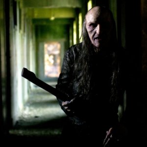 Toby Sedgwick in una scena dell'horror Shrooms - Trip senza ritorno