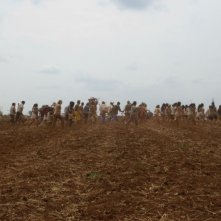 Una scena del film La terra degli uomini rossi - Birdwatchers, di Marco Bechis