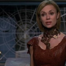 Vanessa Angel nel ruolo di Anise/Freya, una scienziata Tok'ra che conduce un esperimento sull'SG-1 nell'episodio 'Potenziamento' della serie Stargate SG-1