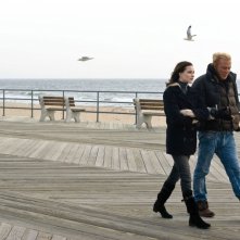 Evan Rachel Wood e Mickey Rourke in una sequenza di The Wrestler