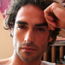 Sergio Muniz è Marco in Broker - Eroi per gioco